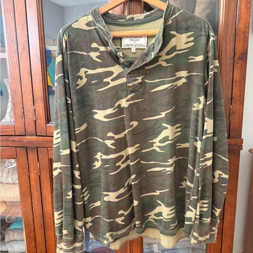 No Boundaries Green Camo Long-Sleeve Henley